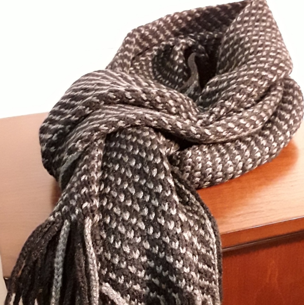 #1101 CLUB ROOM WINTER SCARF